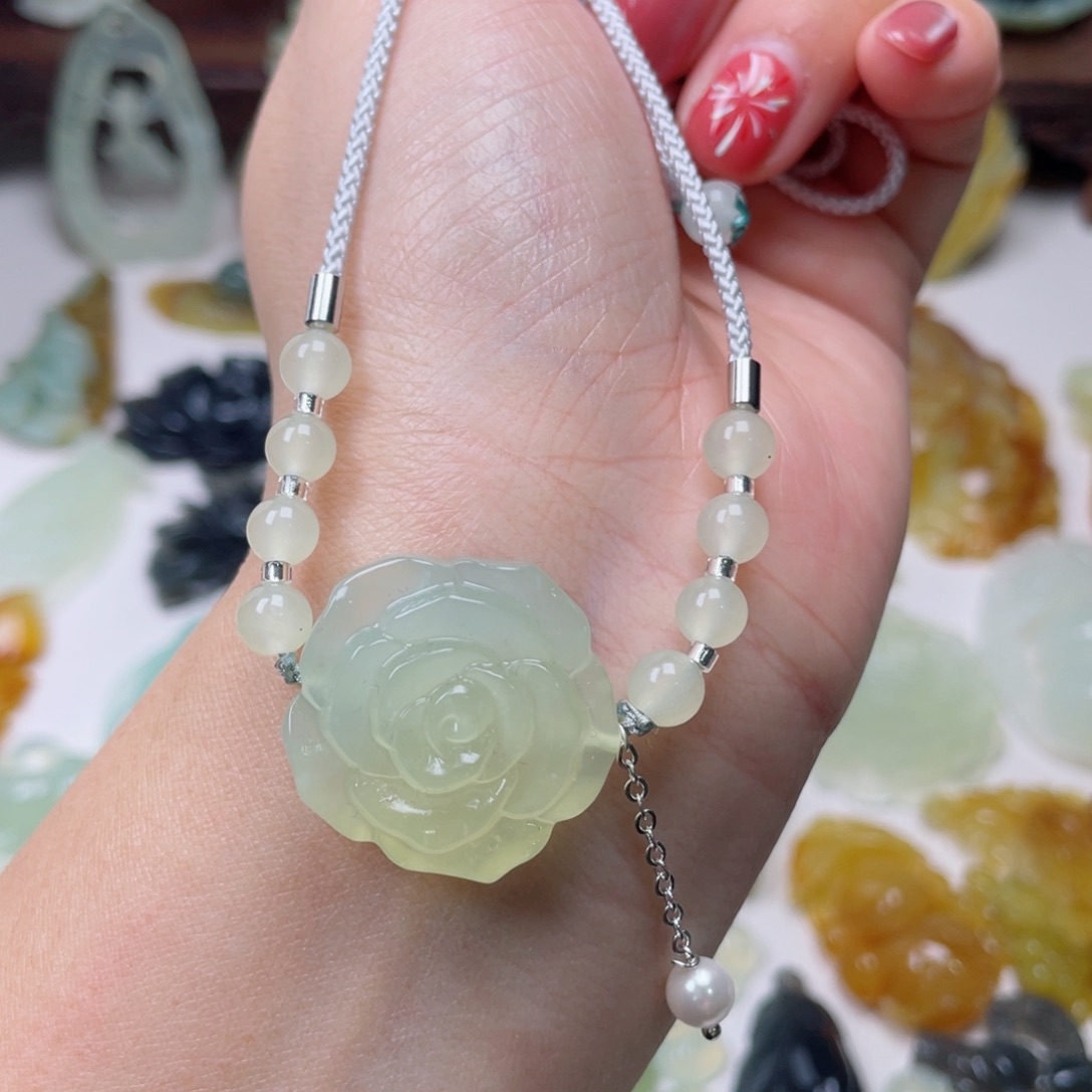 蛇纹石玉颈饰未镶嵌