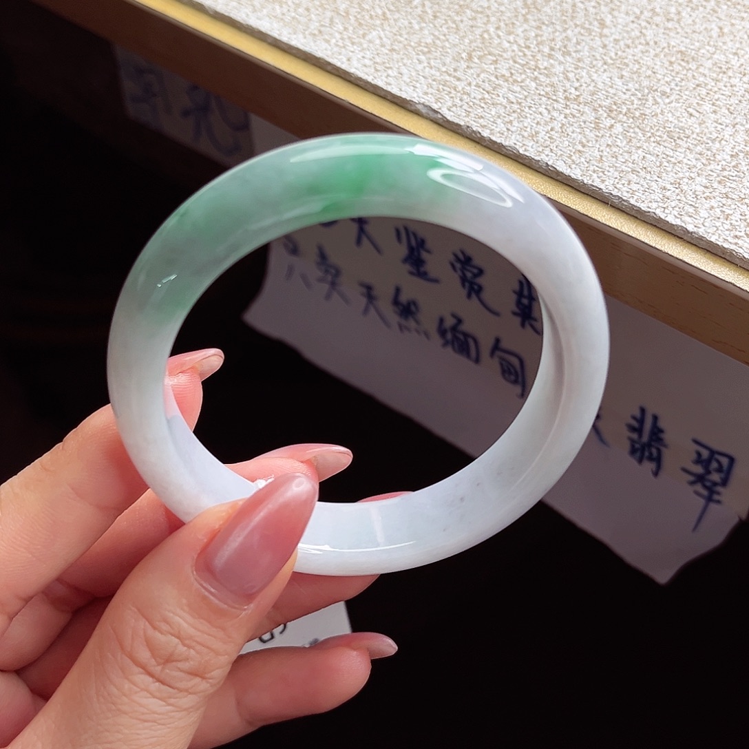 翡翠未镶嵌手镯手镯