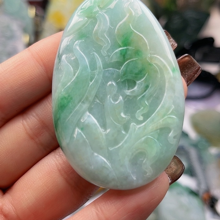 翡翠未镶嵌颈饰挂件