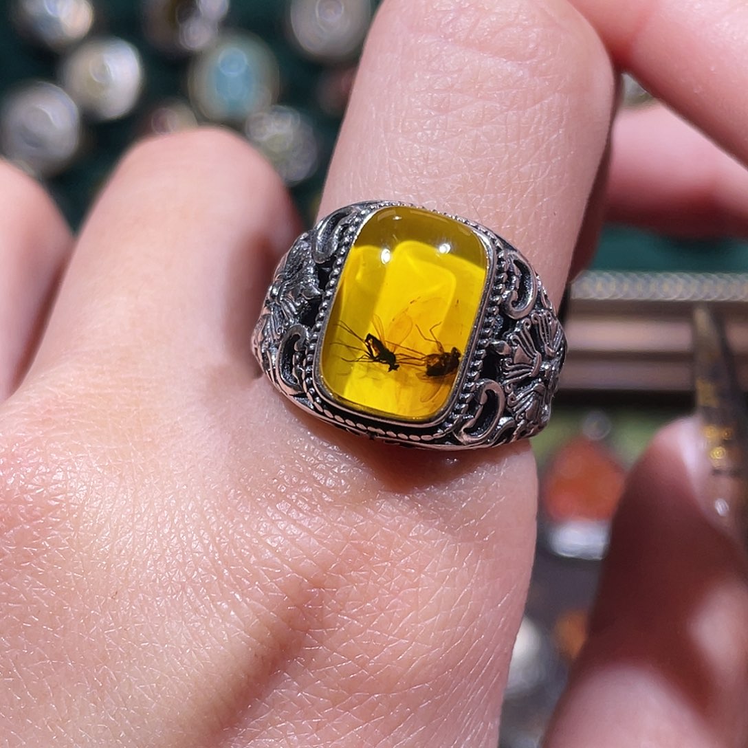 财***Y虫珀银S925镶嵌戒指