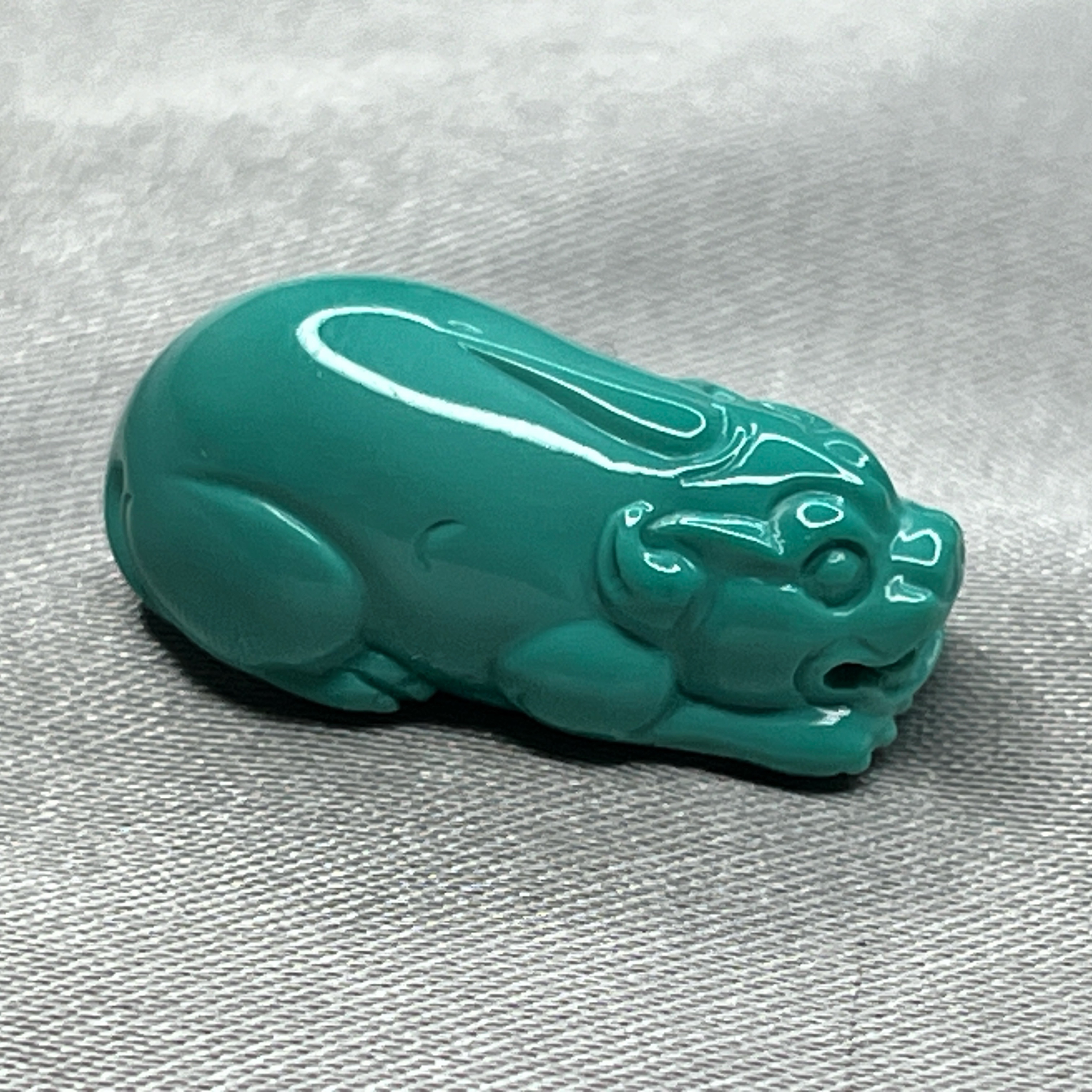 绿松石雕刻貔貅，全玉化料，尺寸10.6x20.5x8.6mm重2.67克