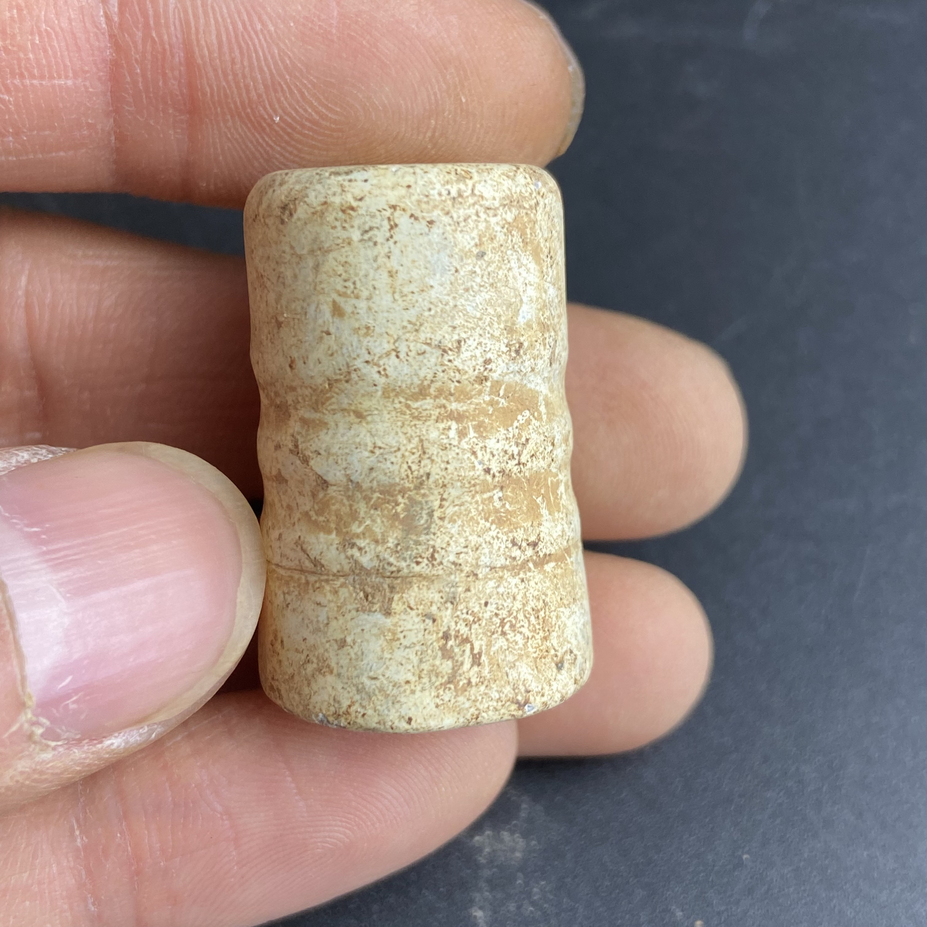 017和田玉老孔珠子