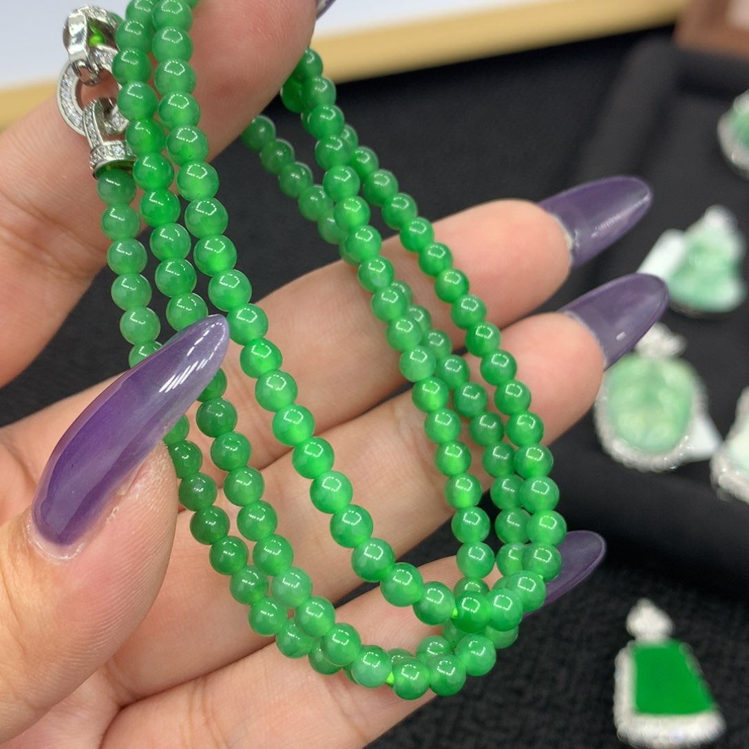 未镶嵌翡翠耳饰大****?手串