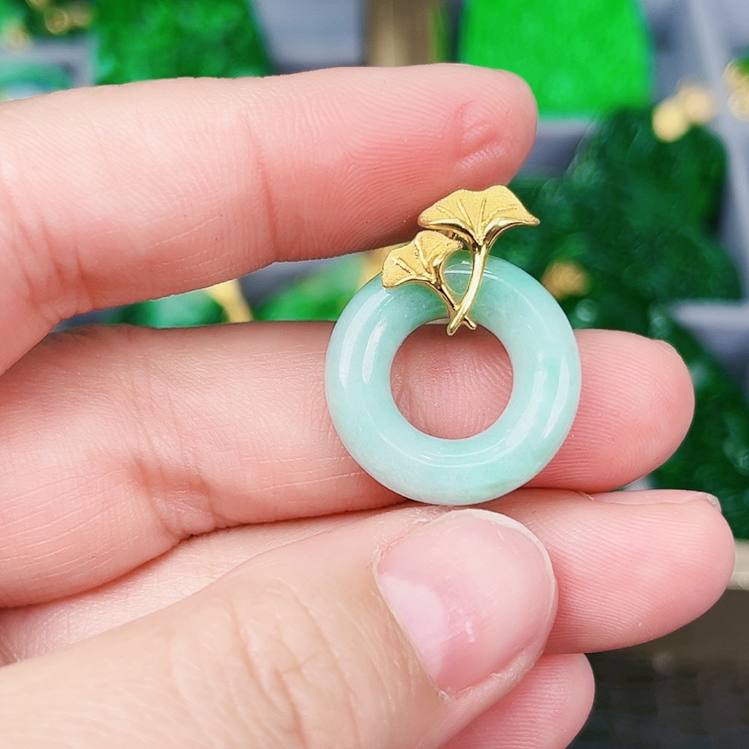 翡翠颈饰18K金镶嵌吊坠