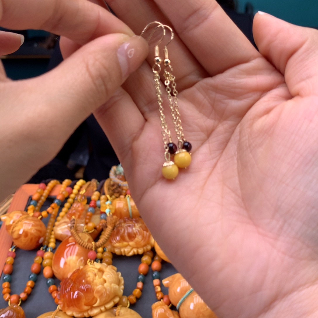 琥珀未镶嵌耳饰多样性发