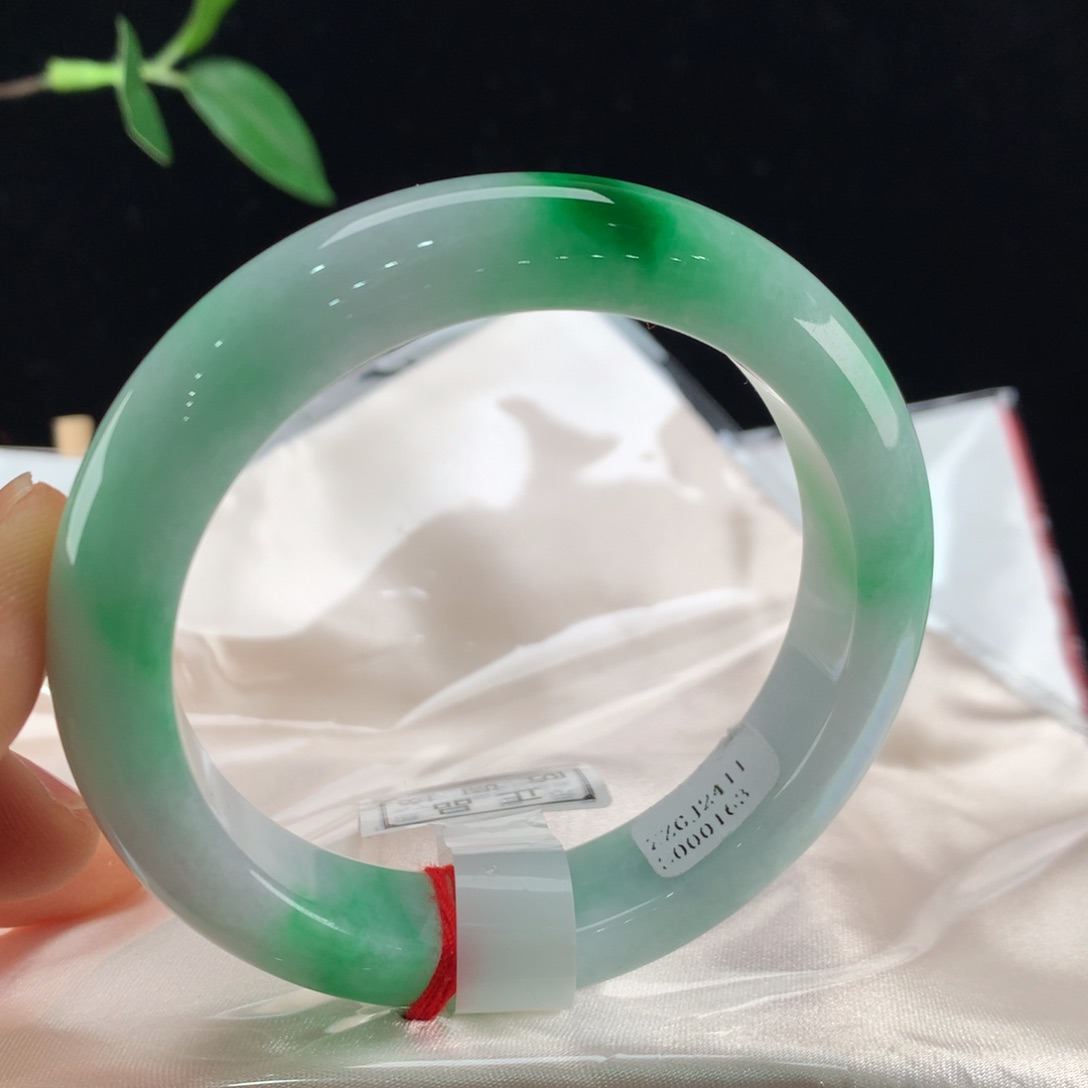 翡翠手镯未镶嵌111-0163