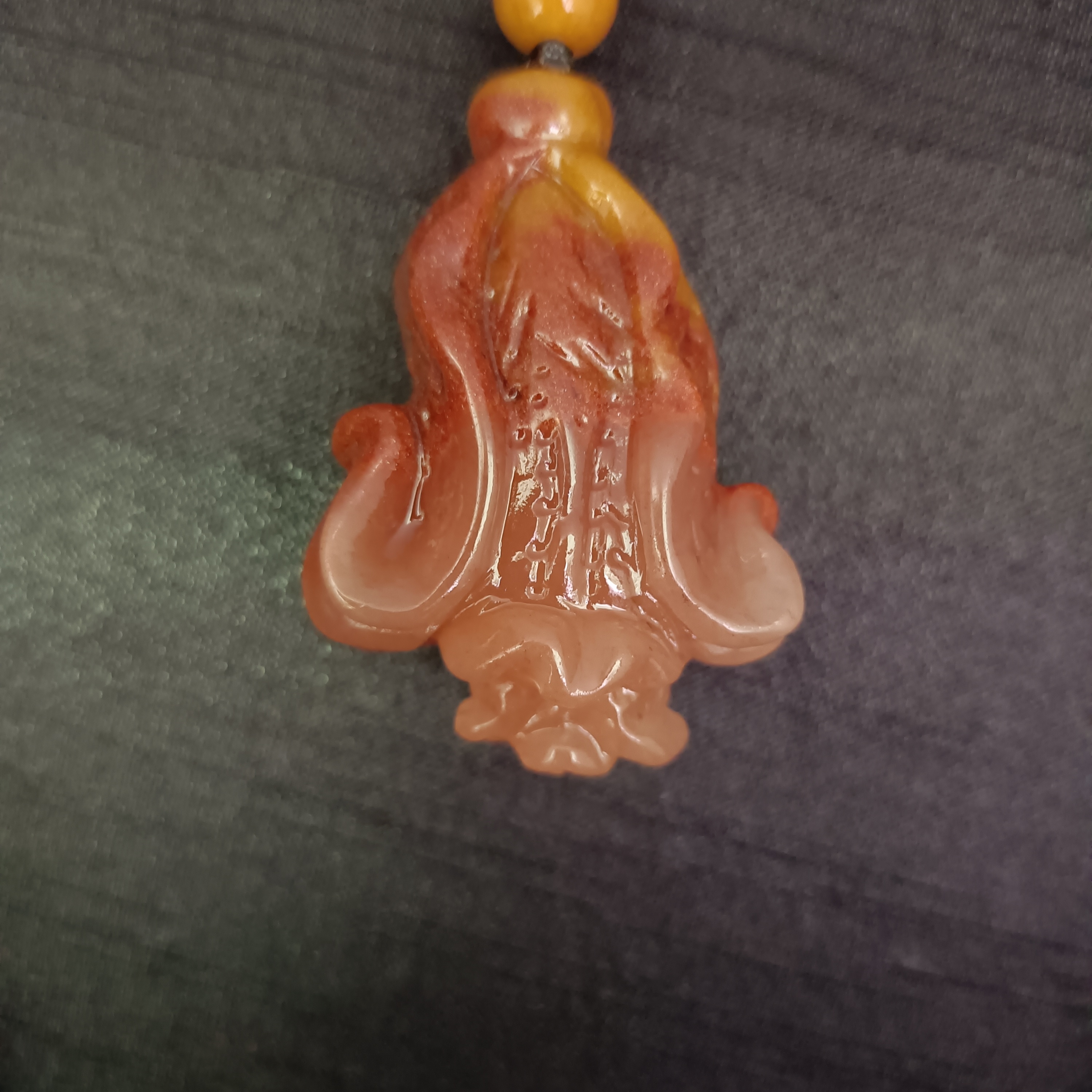 天然黄龙玉白菜俏色精品吊坠