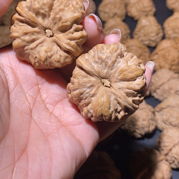 文玩核桃吊坠不**：蛤蟆头42