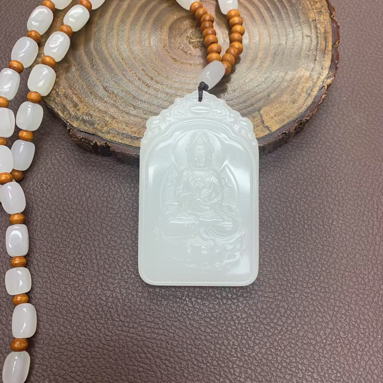 高品质新疆玉龙喀什河牌头坐莲观音吊坠-时尚-大气-温润-双面雕刻
