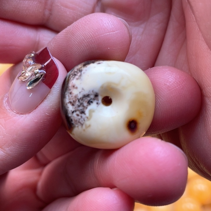 蜜蜡裸石未镶嵌蜜蜡