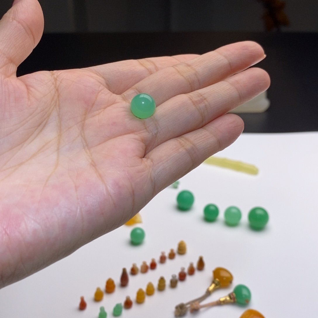 Y***t石英质玉（缅黄）未镶嵌颈饰