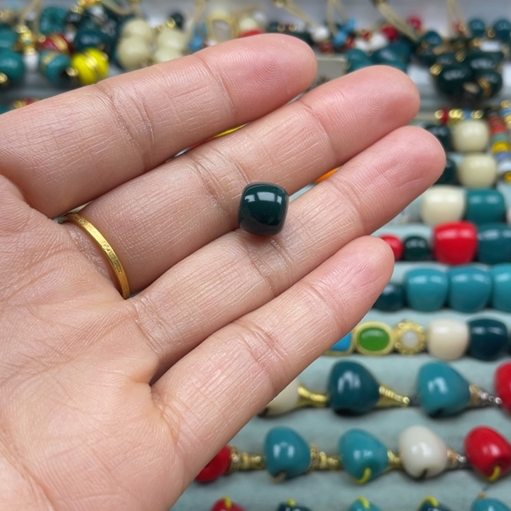 颈饰琉璃雪巴琉配饰珠