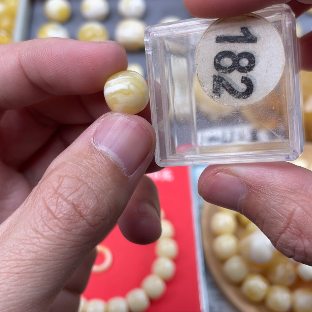 蜜蜡珠宝奇石未镶嵌