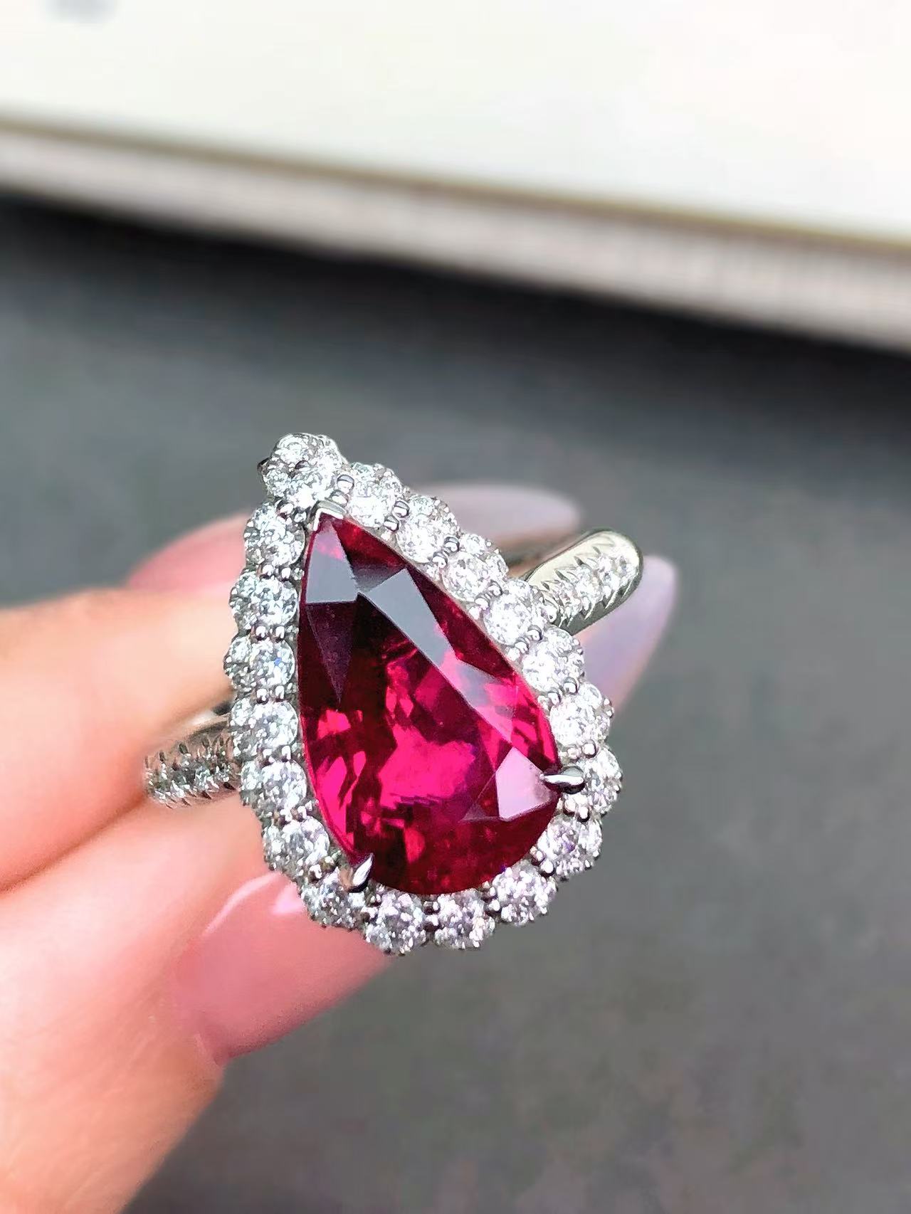 YIYI · 3.73ct卢比莱碧玺戒指 · 18K金钻石 · 附证