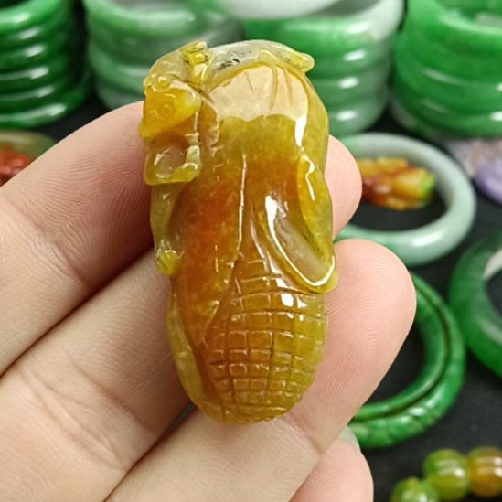 翡翠颈饰未镶嵌翡翠