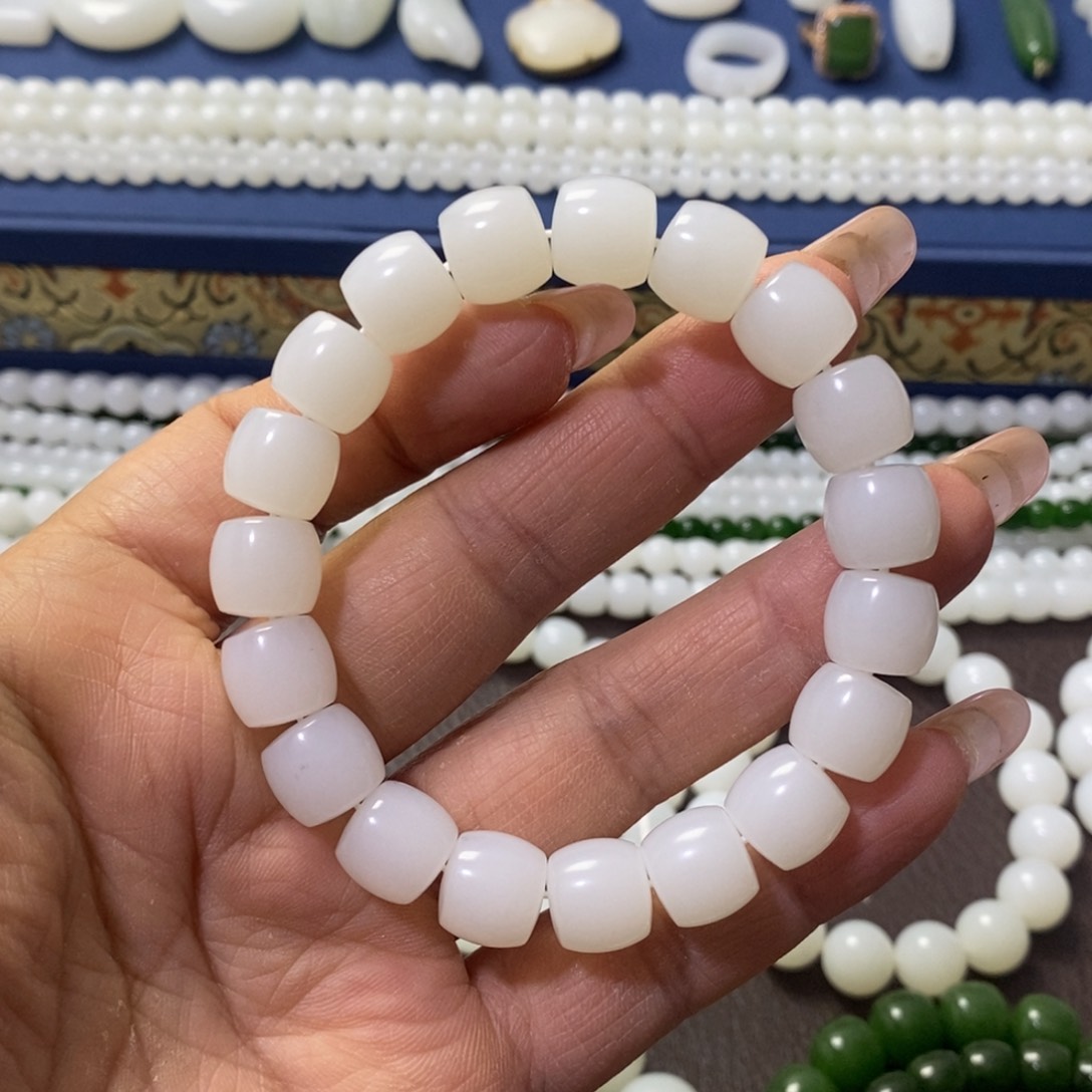 和田玉手链未镶嵌时**猫