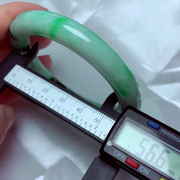 翡翠手镯未镶嵌手镯