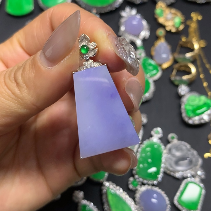 【闪购商品】翡翠颈饰18K金镶嵌吊坠