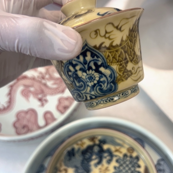 瓷片釉里金穿花龙马蹄盖碗