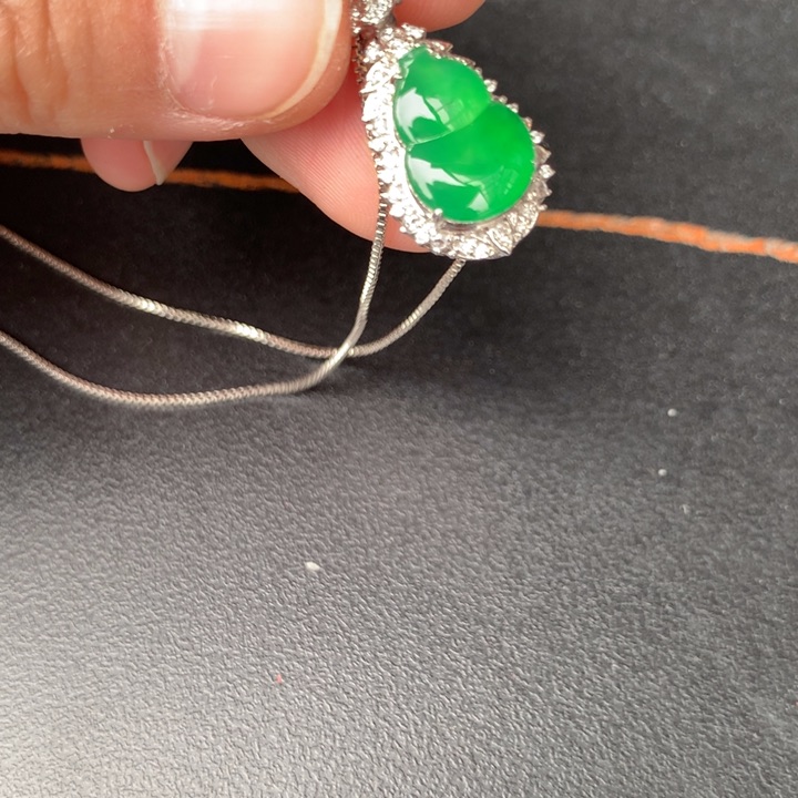 翡翠吊坠(不含链)18K金镶嵌惊喜