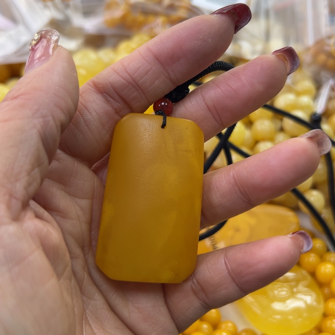 琥珀珠宝奇石未镶嵌