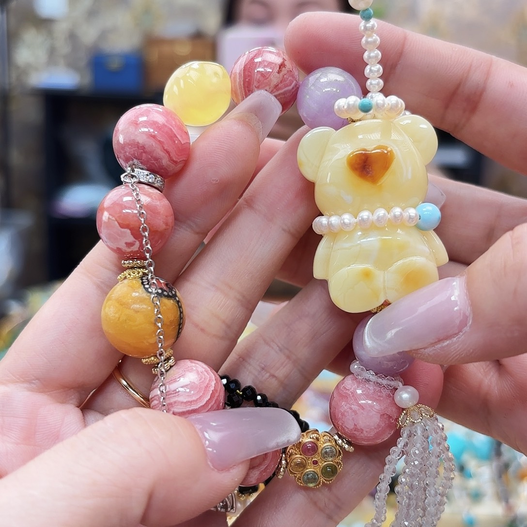 琥珀未镶嵌颈饰琥珀