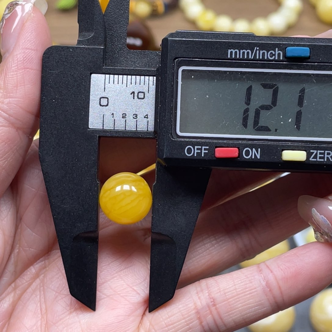 未镶嵌蜜蜡裸石绿**奶