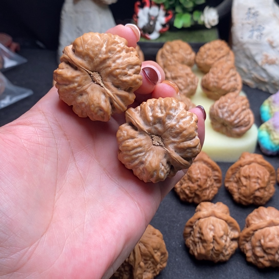 余***某把件文玩核桃蛤蟆头39尺寸