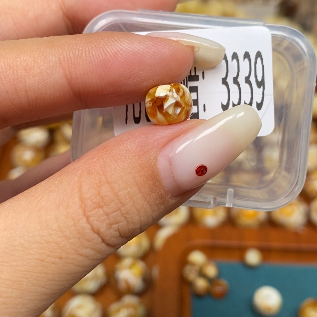 蜜蜡未镶嵌珠宝奇石3339