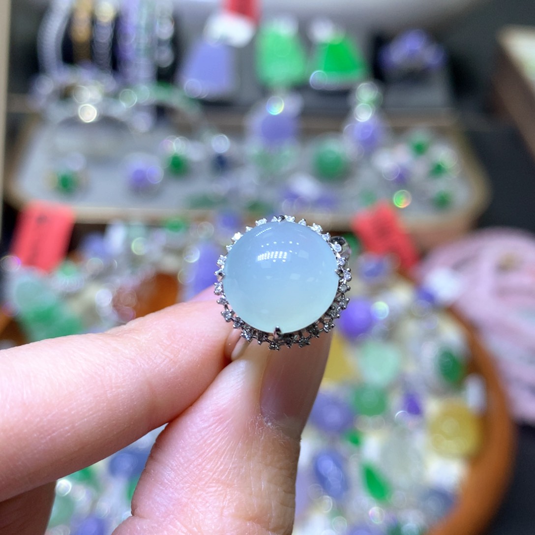 【闪购商品】翡翠颈饰18K金镶嵌翡翠吊坠项链