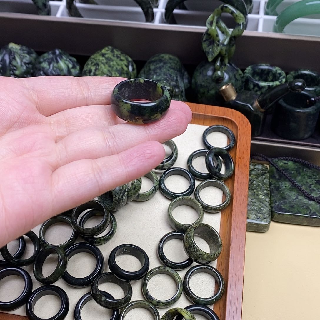 蛇纹石玉手串未镶嵌