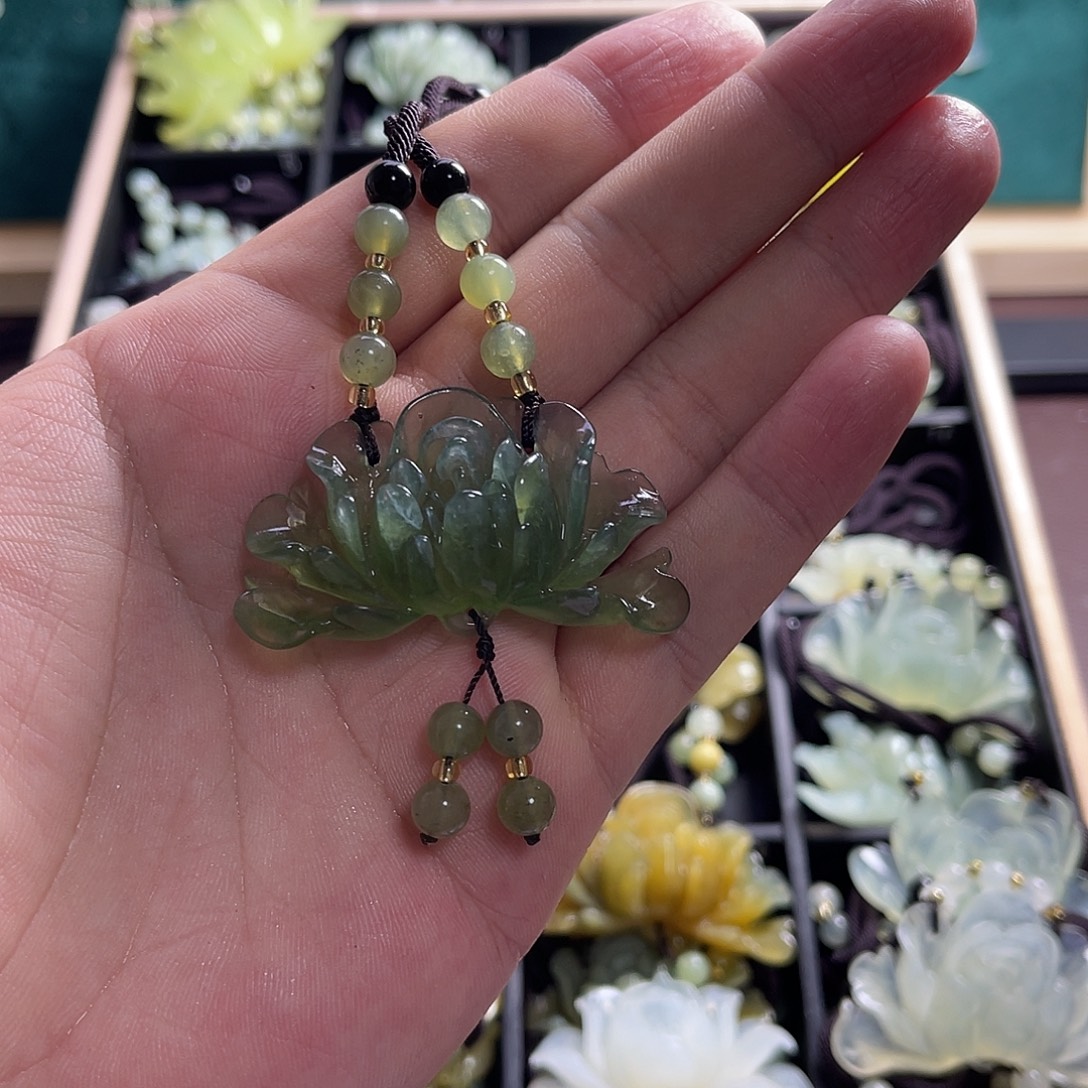 蛇纹石玉未镶嵌颈饰