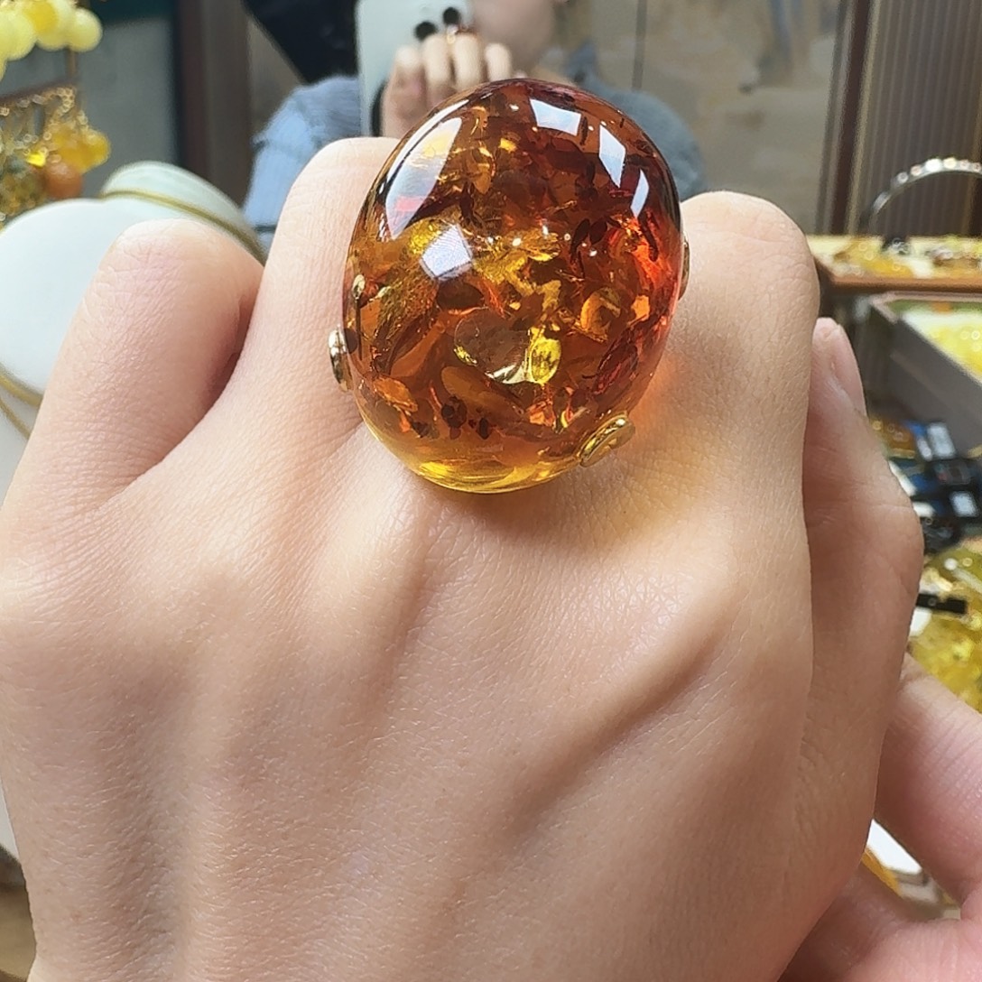 琥珀未镶嵌颈饰戒指