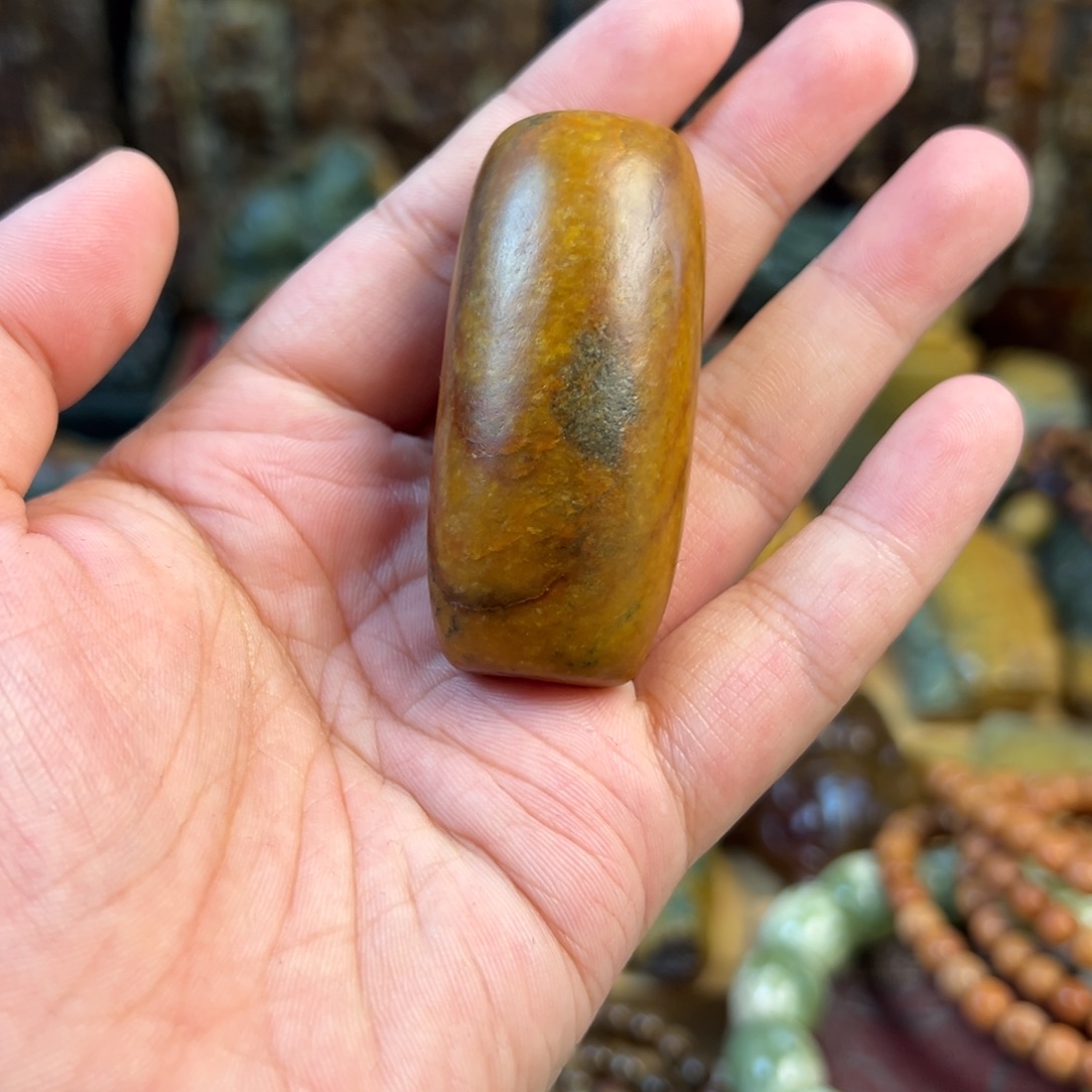 未镶嵌岫岩河磨玉（透闪石质玉）把件