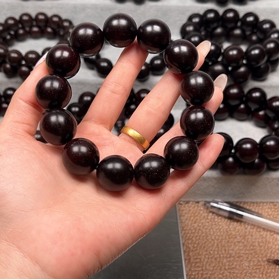 檀香紫檀（小叶紫檀）枫*