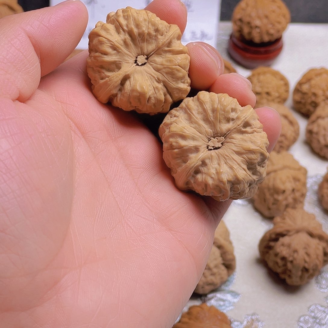 文玩核桃吊坠是**啊蛤蟆