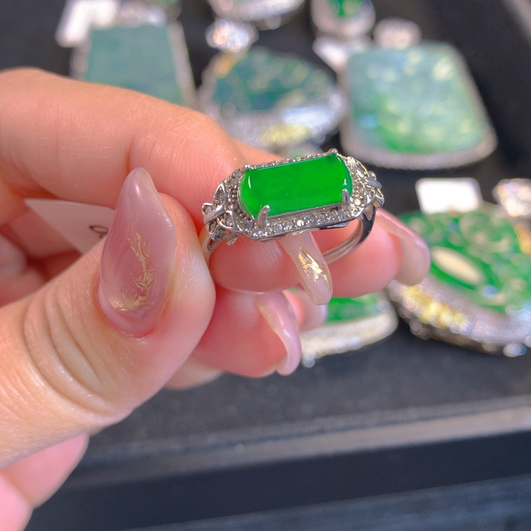 翡翠颈饰银S925镶嵌翡翠