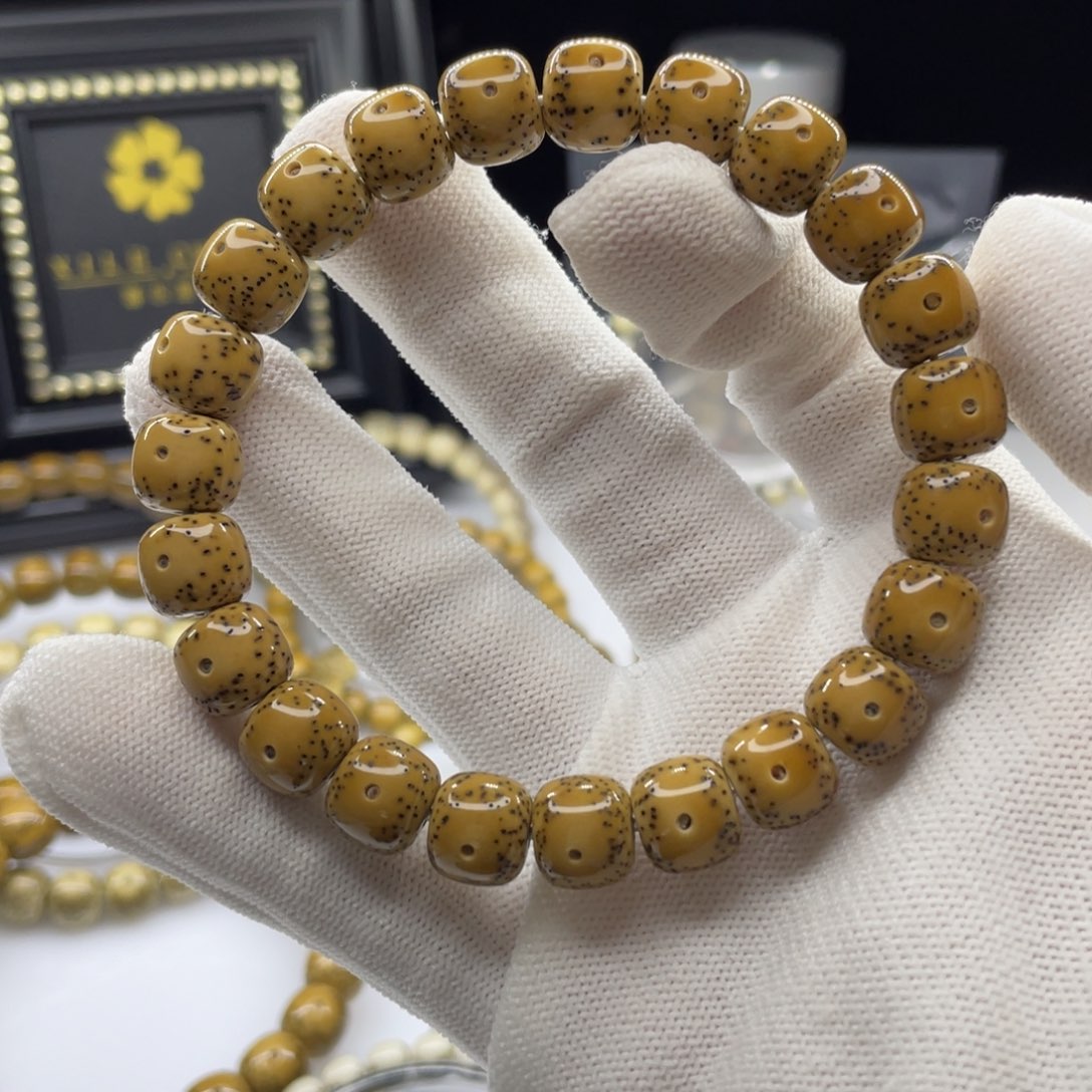 吊坠星月菩提10.5黄金瞳大眼睛          A24