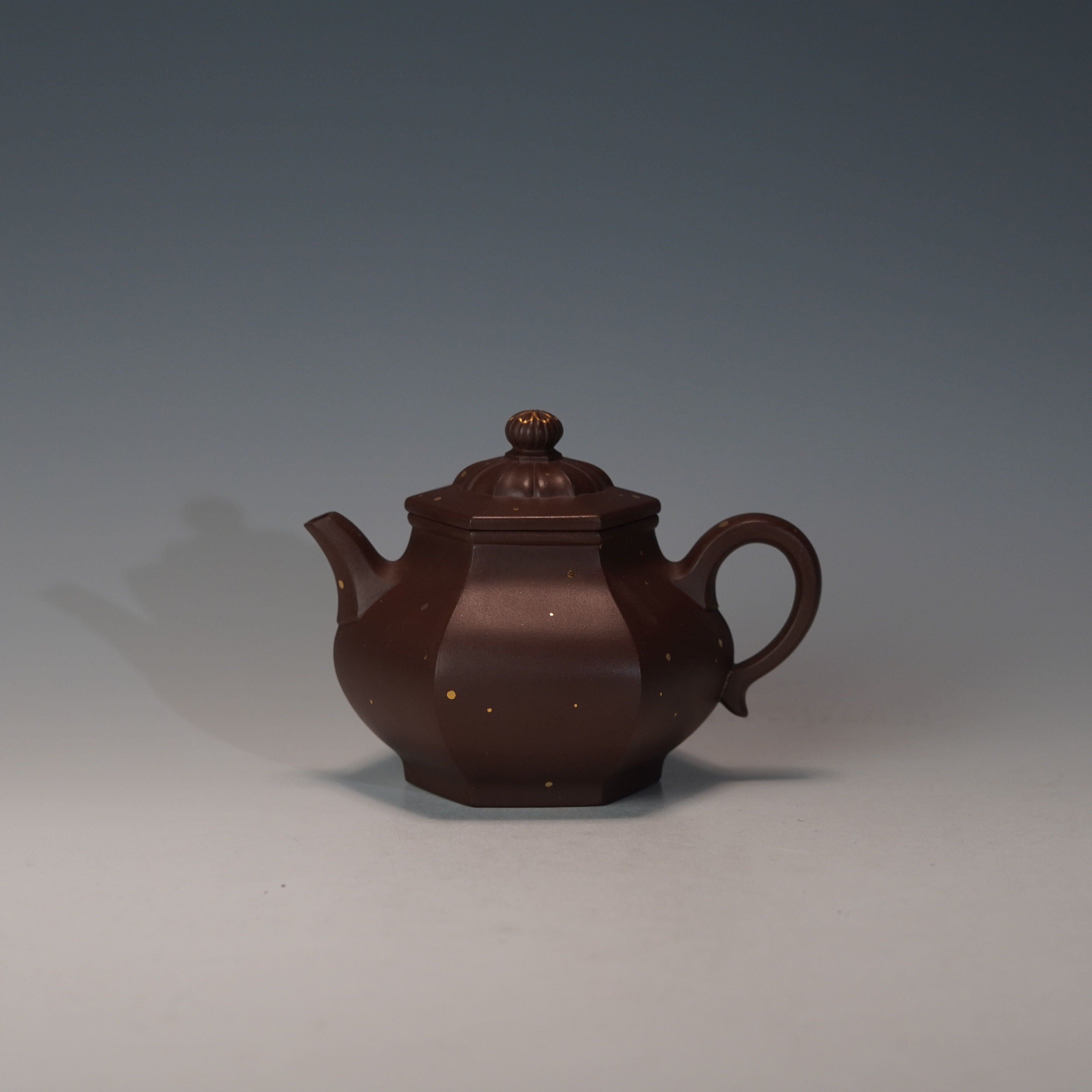 lot. 21692 张云 紫泥六方菱花 180cc