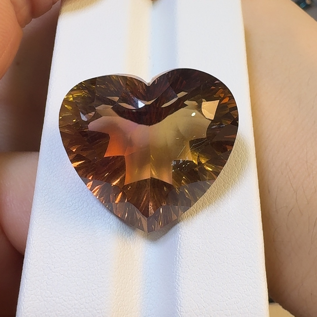 珠宝半成品未镶嵌黄晶49.4ct心形紫黄晶