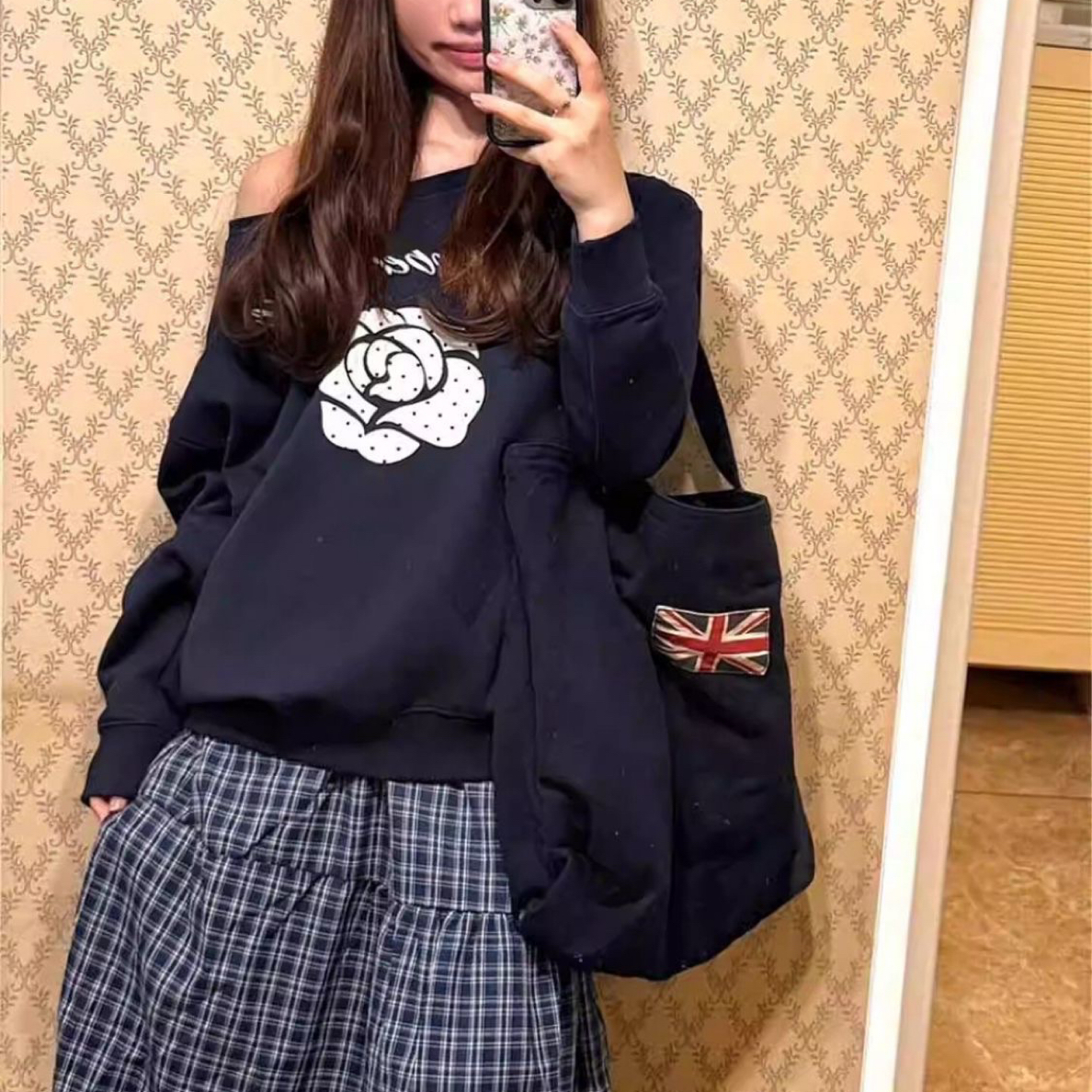 大码胖MM春秋设计师款潮牌女装扎花字母薄款长袖韩版长款黑色印花