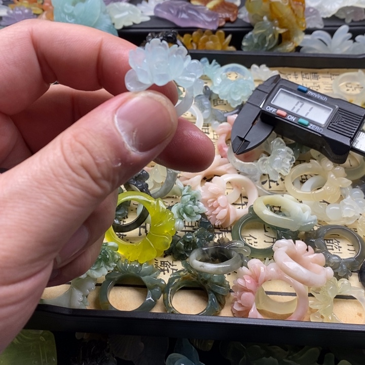 喵***喵蛇纹石玉合金颈饰