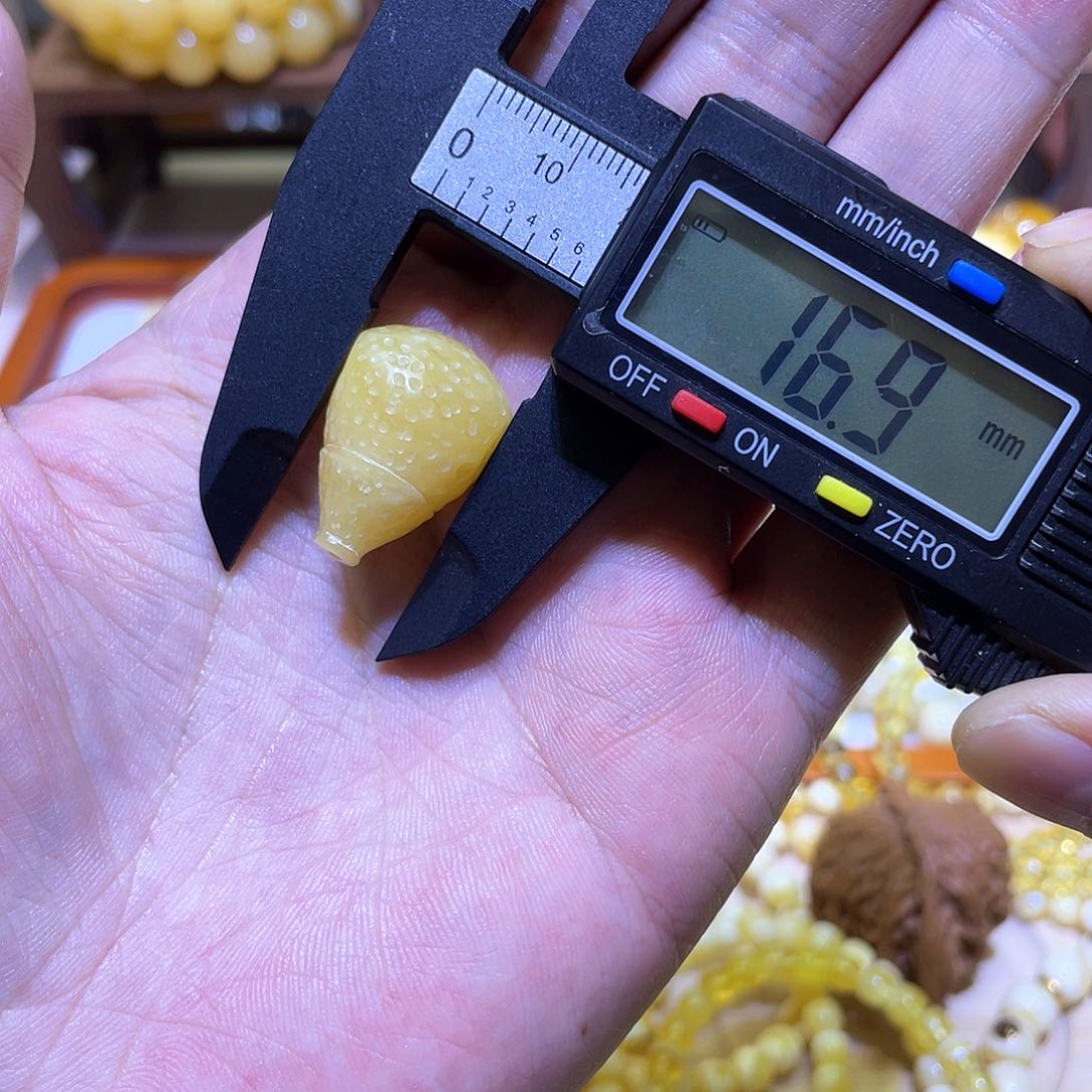 蜜蜡手串未镶嵌三通白花陨石坑设计