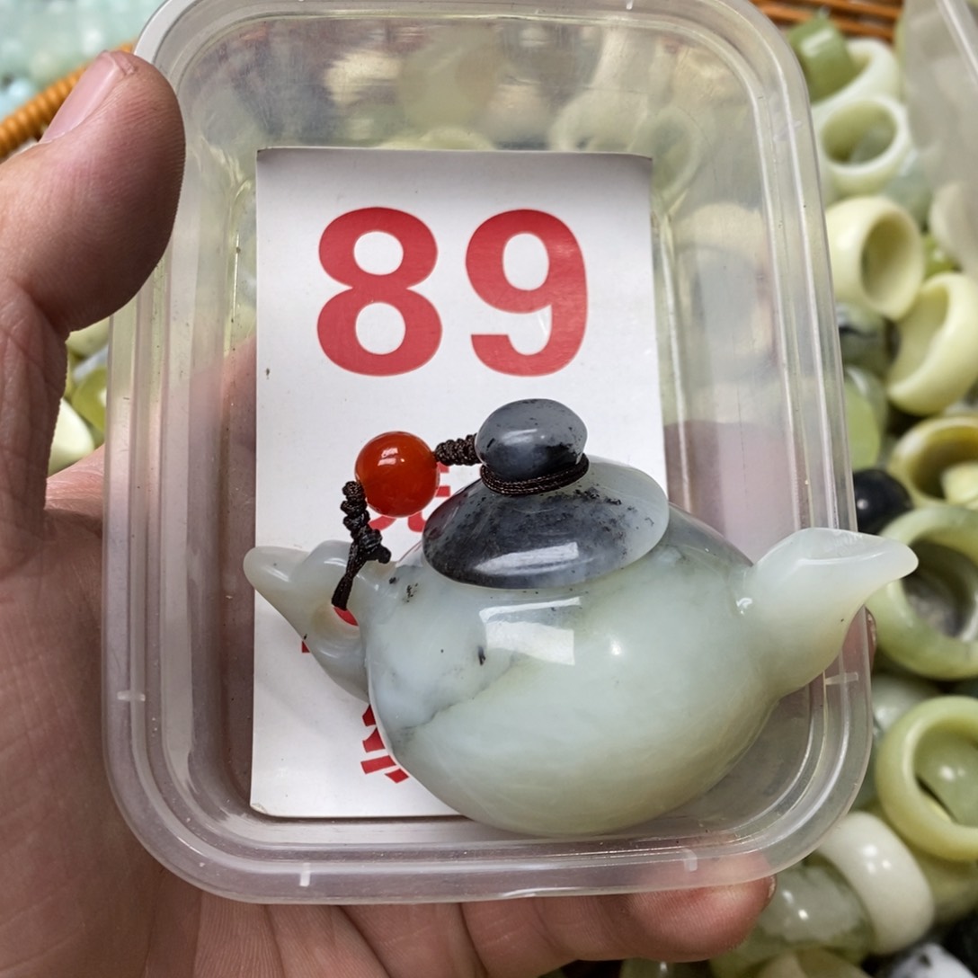 蛇纹石玉挂坠未镶嵌