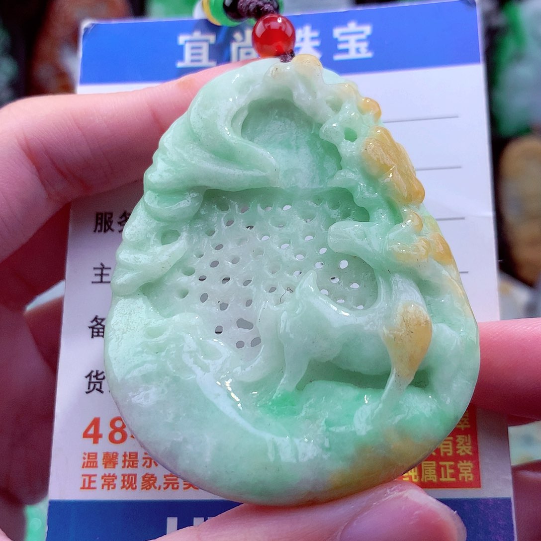 翡翠未镶嵌颈饰挂件