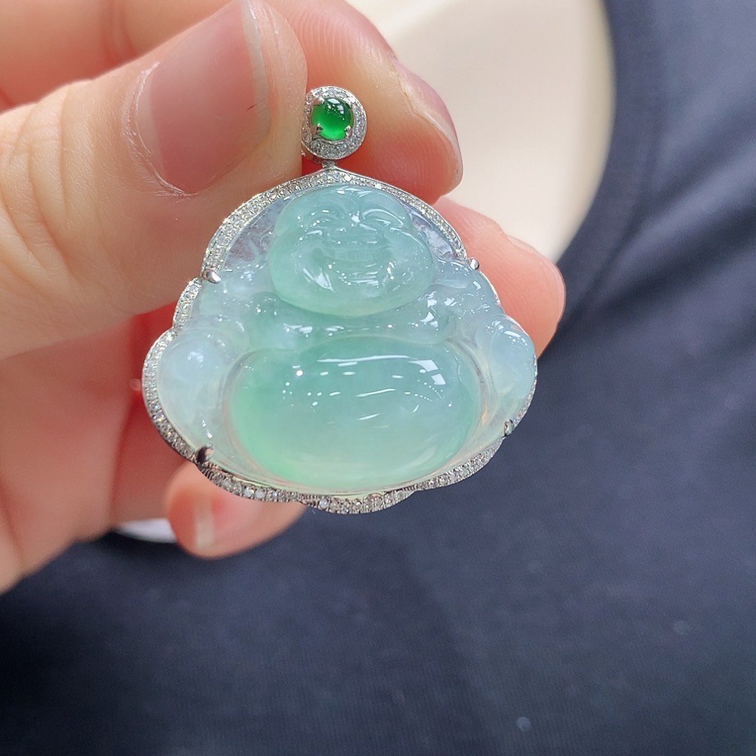 翡翠18K金镶嵌颈饰佛公