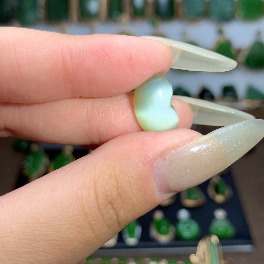 和田玉（碧玉）爱心裸面未镶嵌