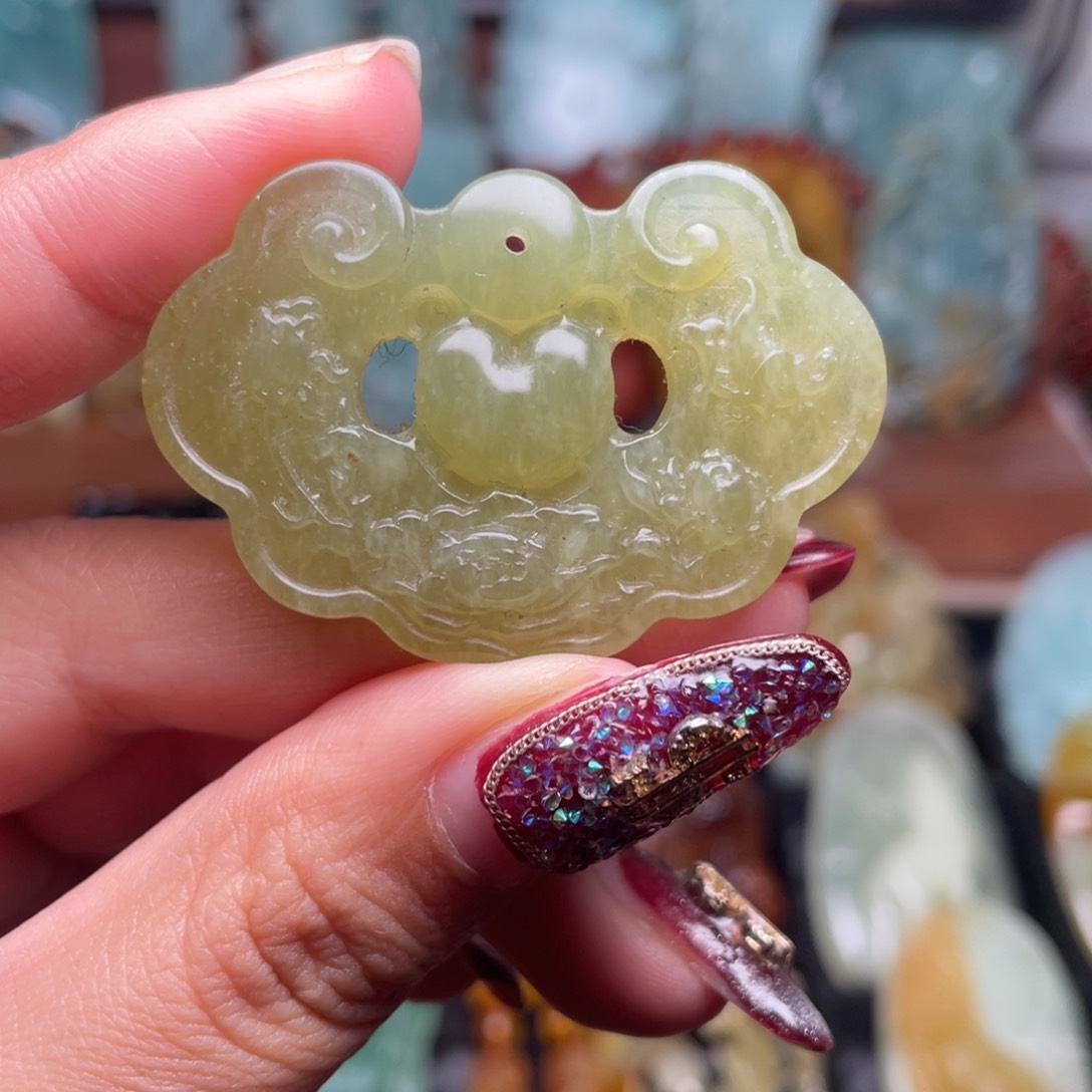 蛇纹石玉颈饰未镶嵌