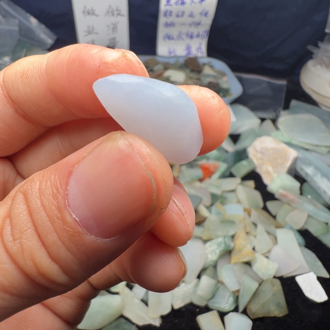 翡翠散珠缅甸翡翠A货淡紫料