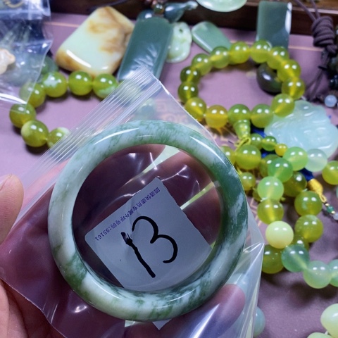 未镶嵌蛇纹石玉颈饰